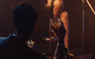 First Class Bar & Lounge w/Entertainment