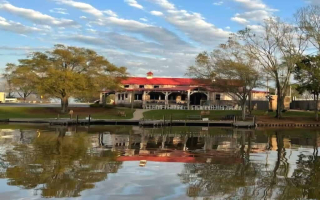 Lake Oconee Water Freestanding Restaurant & Bar