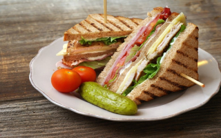 Food market/deli/sandwich shop for sale with RE
