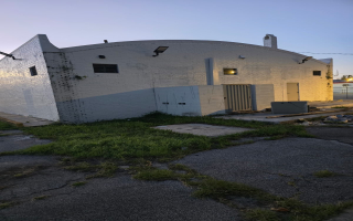 C-Store Property with FOUR Houses in Valdosta, GA!