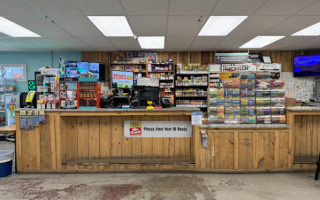 Gas Station w/ Property & Kitchen In Cave Spring