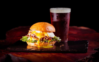 Gourmet Burger & Beer – Prime Downtown Location