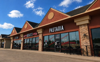 High-Volume Rosati's Pizza Sports Pub w/Gaming