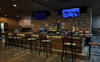 High-Volume Rosati’s Pizza Sports Pub w/Gaming
