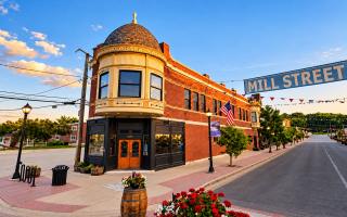 Turnkey Landmark Bar & Restaurant   Beer Garden