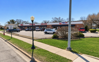 Fully-Equipped Food Retail Space w/Full Kitchen