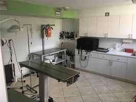 Veterinarian Clinic - Great Location