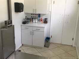 Veterinarian Clinic - Great Location