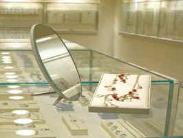 Amazing Women's Jewelry & Chic Boutique