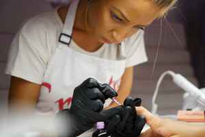 Glamorous Nail and Spa in High-End Neighborhood