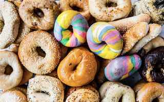Busy Bagel Shop and Juice Bar on a Busy Highway