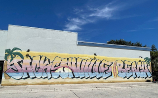 2 BLOCKS FROM BEACH- Bikinis, sun, sand, beer and