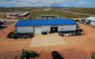 Large Heated Warehouse/Shop with Bay Doors