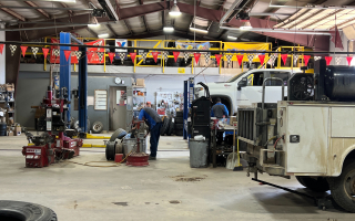 Large Heated Warehouse/Shop with Bay Doors