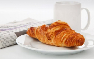 Breakfast & Lunch Cafe on Busy Street