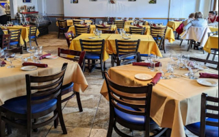 Very nice Restaurant with 2 floors on busy street