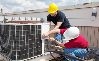 HVAC Contractor with Technicinans