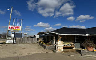 927 S Hwy 52: Motel-12 Rooms