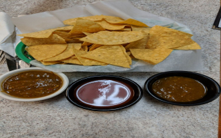 Popular Mexican restaurant with beer & wine 