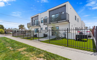 Turnkey Airbnb Business 3 Adjacent Homes 15 Rooms