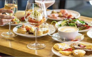 Popular & Profitable Breakfast Diner w/Liquor Lic