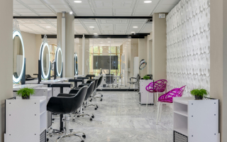 Newly Renovated Hair Salon/ Highly Desirable Area Newly Renovated Hair Salon/ Highly Desirable Area
